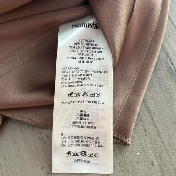 Nanushka Tippi Satin Long Sleeve Button-up Blouse in Sandstone size M - Picture 10 of 11